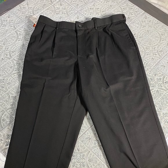 Dockers Men's Black Comfort Khaki Pleated Cuffed Relaxed Fit Pants 38x32 NWT - Picture 3 of 16
